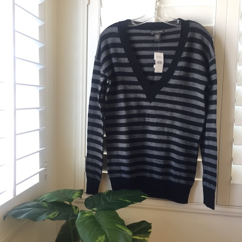 NEW BANANA REPUBLIC SWEATER!